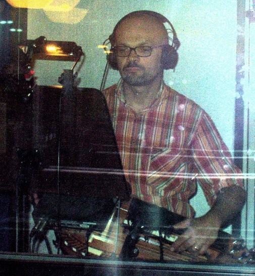 Paolo Cereda play his hurdy gurdy (ghironda)